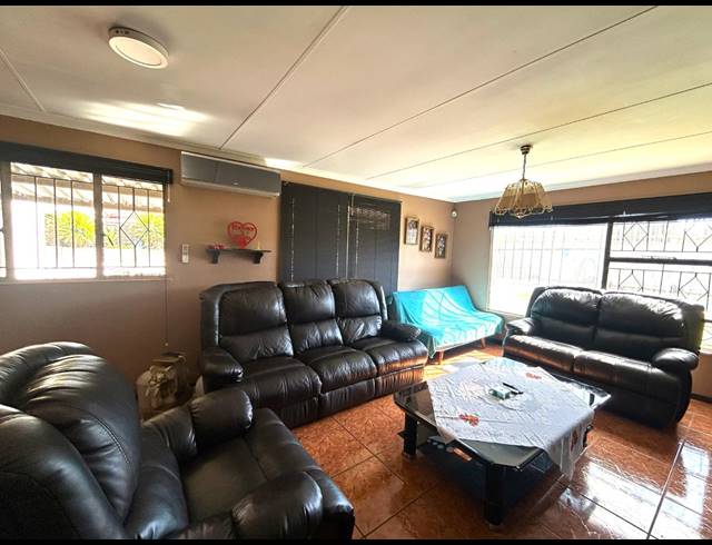 3 BEDROOM HOUSE FOR SALE IN MAYBERRY PARK